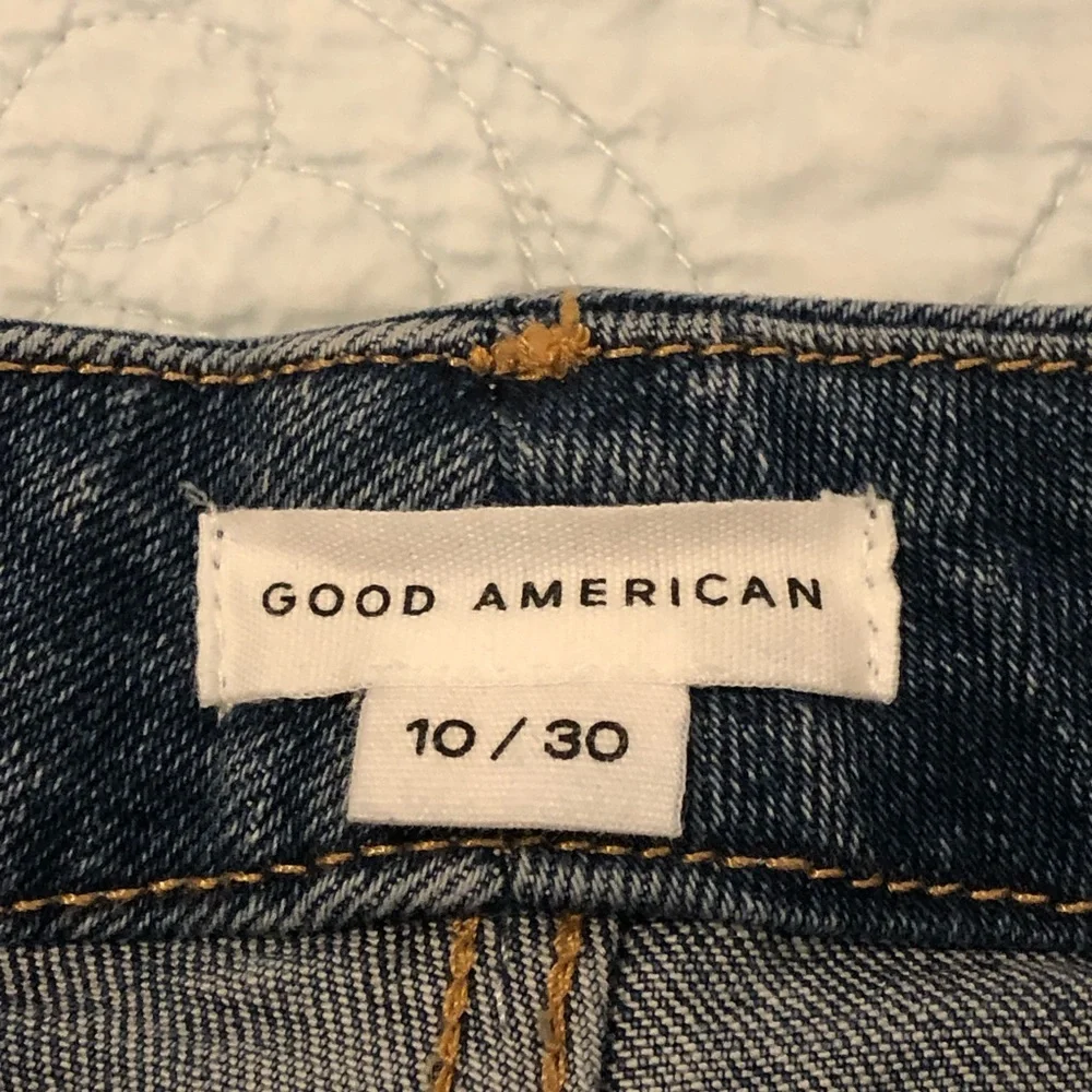 Good American Cigarette cropped jeans. Size 10.